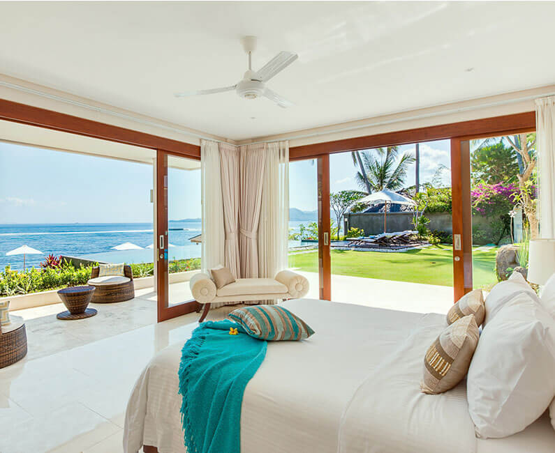 Tirta Nila - Oceanfront bedroom downstairs