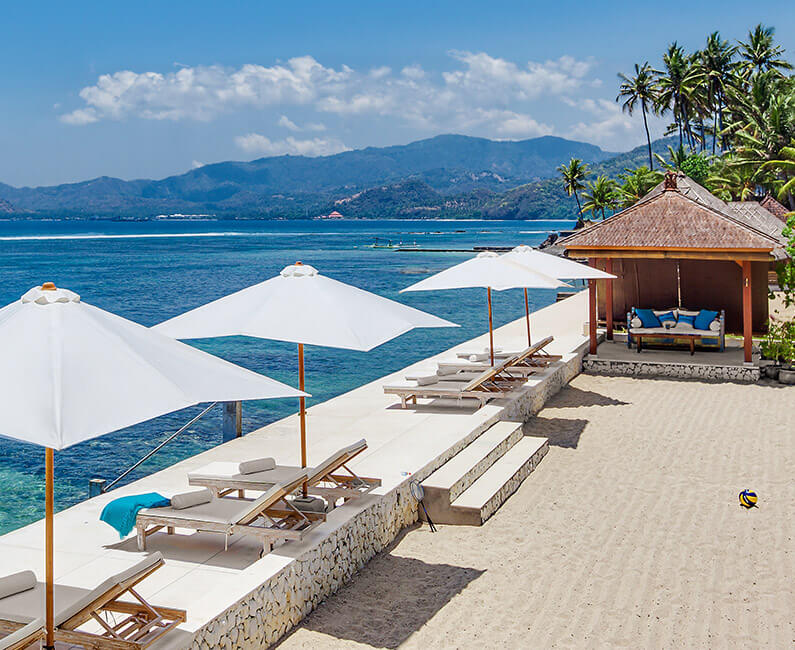 Villa Tirta Nila - Private beach and ocean deck
