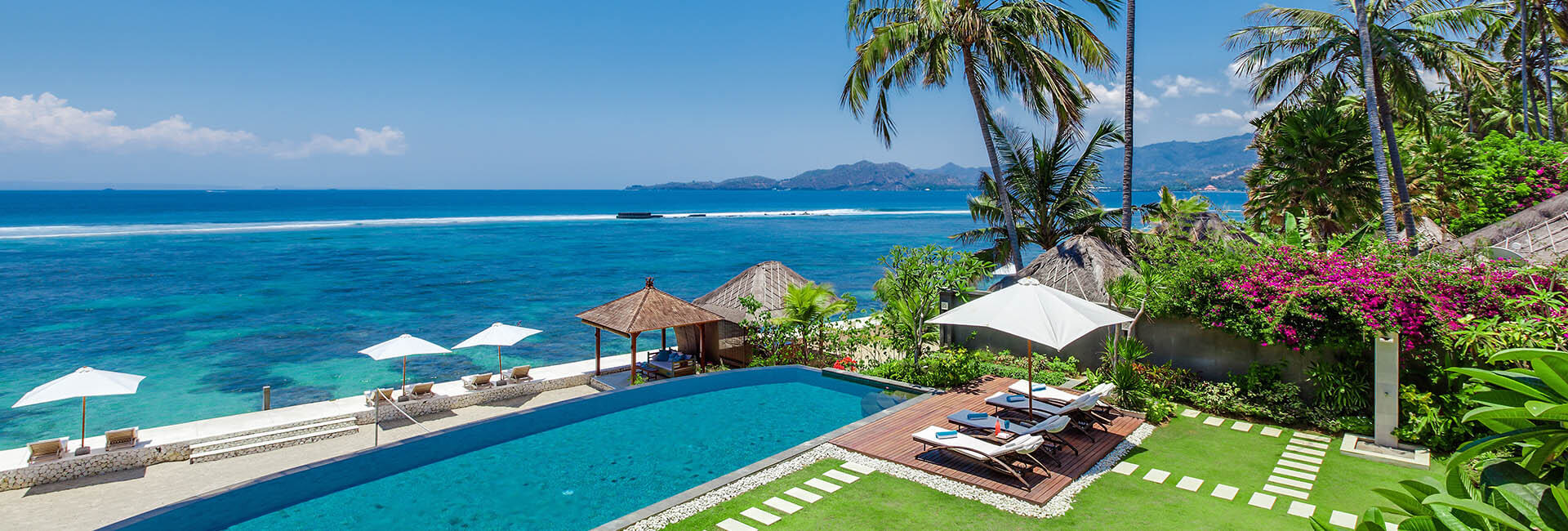Tirta Nila Beach House - Absolute beachfront villa