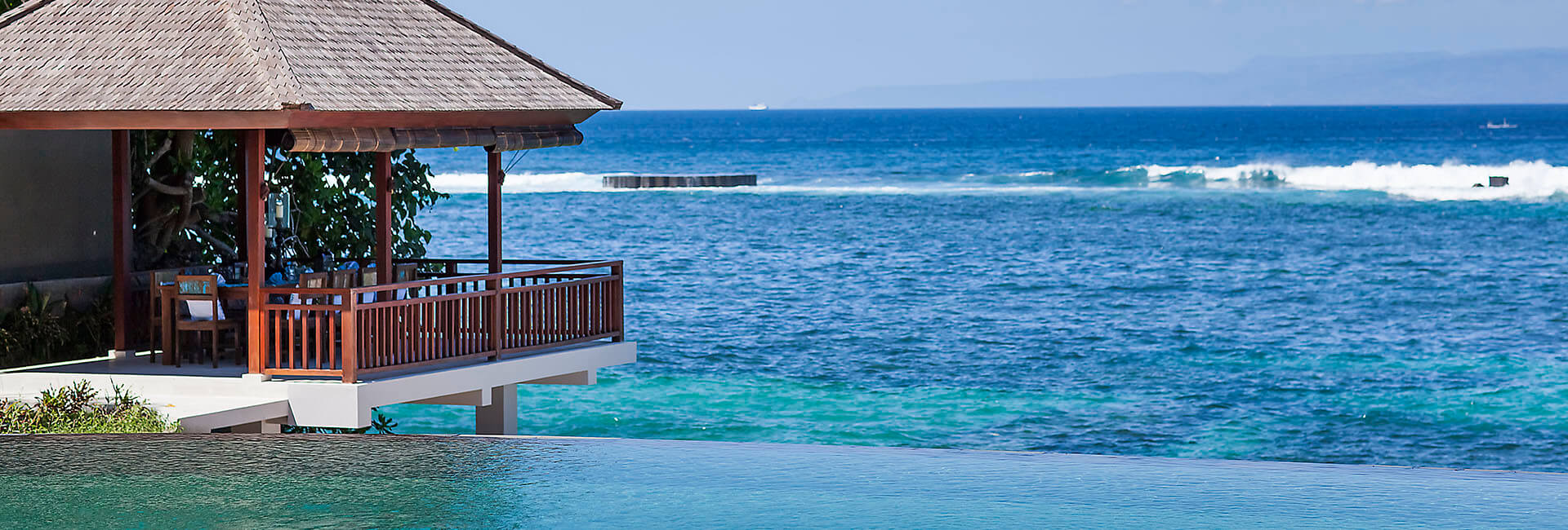 Villa Tirta Nila - Outdoor dining hanging above crystal clear waters