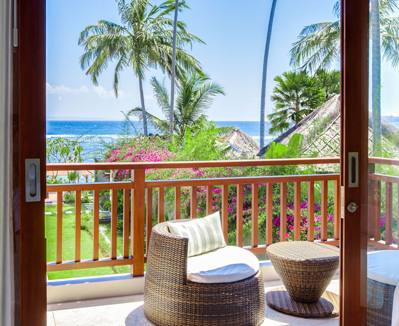 Villa Tirta Nila - Private beach and ocean deck